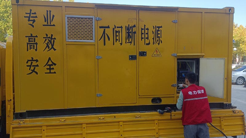 罗甸柴油发电机组和UPS电源配合使用时，如何避免切换过程中的电力中断？